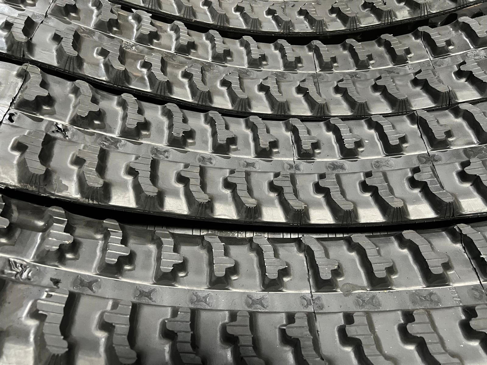 180X60X37 GUMA - Premium Gummikette, Reifen, Pistole, Waffe, Leichtmetallfelge, Rad